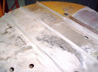 Stainless steel tank, 750 gallon, with center drain