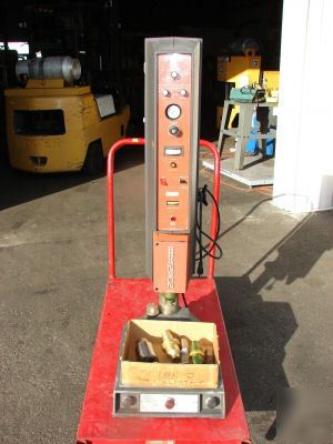 Branson ultrasonic welder 8200 plastic mold machine