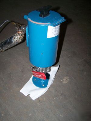 Novatec plastic hopper dryer 2004 mdc-2001 / DF2S