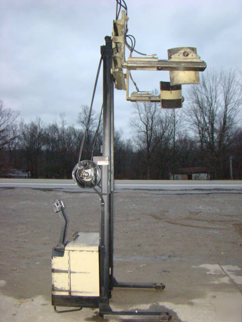 2000 crown fork lift custom brundi barrel 3000 lbs 
