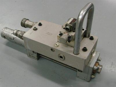 Milwaukee 7,500 lb. hydraulic actuator with moog servo 