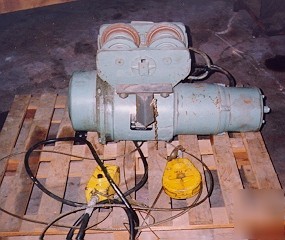 Robbins & meyers 2 ton electric chain hoist, 3 phase