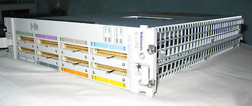 Tektronix TLA7N4 tla 7N4 logic analyzer with option 6S
